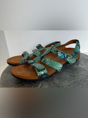 Vionic Amber Teal Snakeskin Sandals Jeweled Beads 8